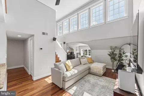 5233 Connecticut Ave NW #301, Washington, DC 20015