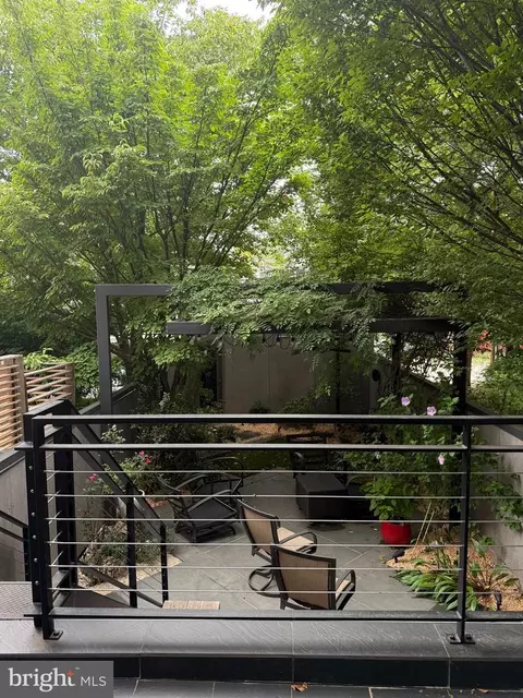 Exterior - 3609 R St NW, Washington, DC 20007 photo 4 of 6