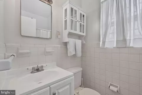 Bath - 115 E Se SE #201, Washington, DC 20003 photo 1 of 1