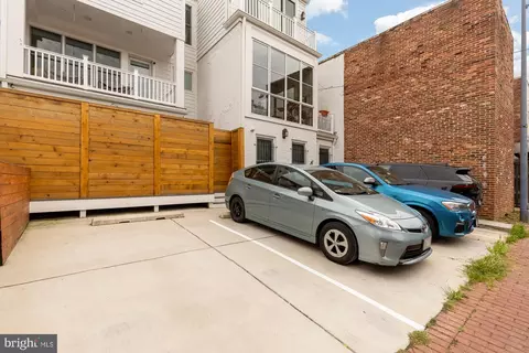Exterior - 1007 O St NW, Washington, DC 20001 photo 7 of 9