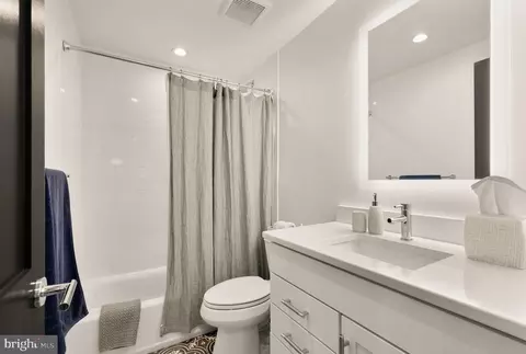Bath - 1007 O St NW, Washington, DC 20001 photo 2 of 5