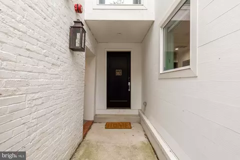 Entry Way - 1007 O St NW, Washington, DC 20001 photo 1 of 7