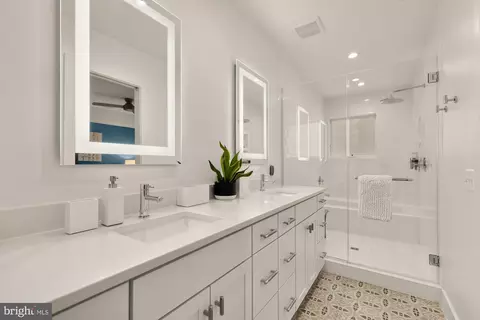 Bath - 1007 O St NW, Washington, DC 20001 photo 3 of 5