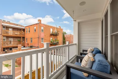 Exterior - 1007 O St NW, Washington, DC 20001 photo 4 of 9