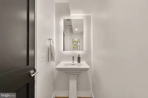 Bath - 1007 O St NW, Washington, DC 20001 photo 1 of 5
