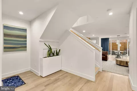 Entry Way - 1007 O St NW, Washington, DC 20001 photo 2 of 7
