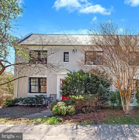 4474 Macarthur Blvd NW, Washington, DC 20007 photo 2