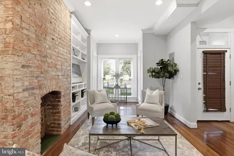 Living - 624 9th St NE, Washington, DC 20002 photo 2 of 3