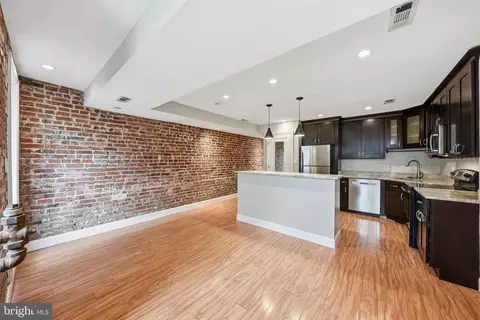 Living - 624 9th St NE, Washington, DC 20002 photo 3 of 3
