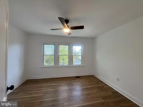 Bedroom - 1820 L St NE, Washington, DC 20002 photo 2 of 3