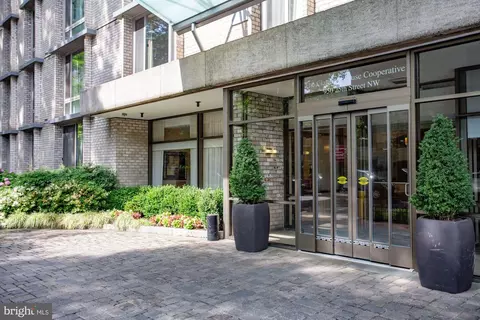 940 25th St NW #316S, Washington, DC 20037