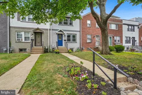 Exterior - 817 20th St NE, Washington, DC 20002 photo 3 of 4