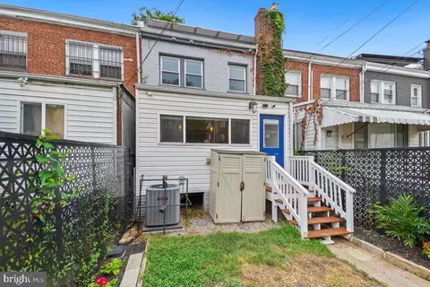 Exterior - 817 20th St NE, Washington, DC 20002 photo 4 of 4