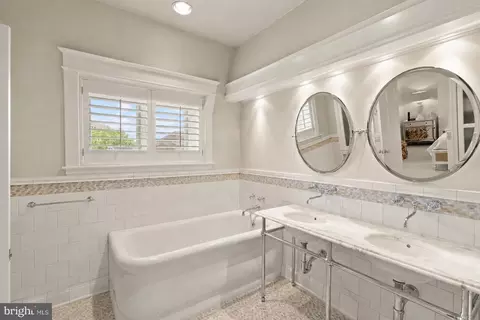 Bath - 1707 S Street St NW #B, Washington, DC 20009 photo 6 of 7