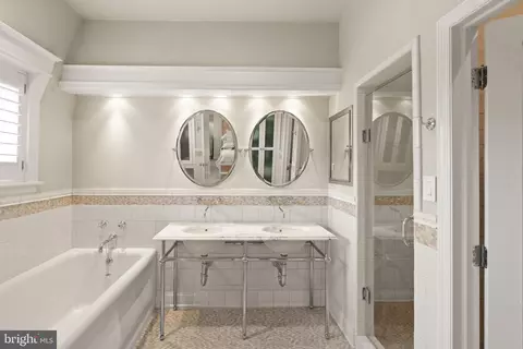 Bath - 1707 S Street St NW #B, Washington, DC 20009 photo 5 of 7