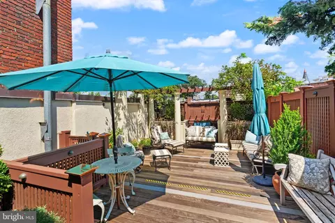 Exterior - 1707 S Street St NW #B, Washington, DC 20009 photo 4 of 11