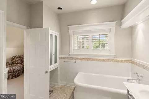 Bath - 1707 S Street St NW #B, Washington, DC 20009 photo 7 of 7