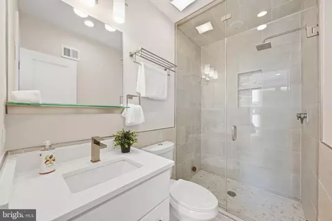 Bath - 115 U St NE #2, Washington, DC 20002 photo 2 of 5