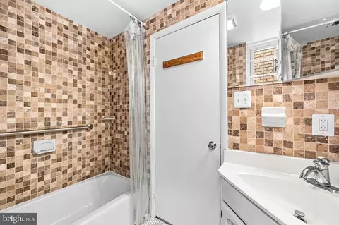 Bath - 1327 Emerald St NE, Washington, DC 20002 photo 2 of 3