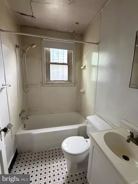 Bath - 2029 E Ne NE, Washington, DC 20002 photo 2 of 2