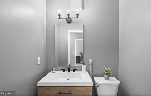 Bath - 102 U St NE, Washington, DC 20002 photo 1 of 2