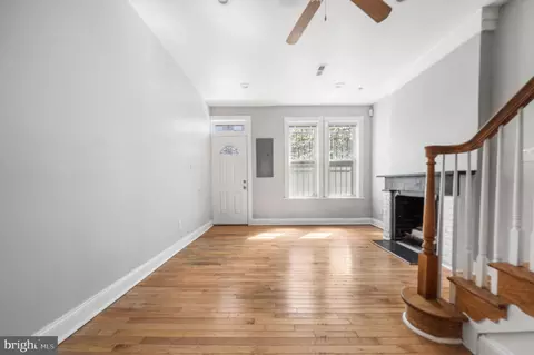 Living - 919 5th St SE, Washington, DC 20003 photo 2 of 3