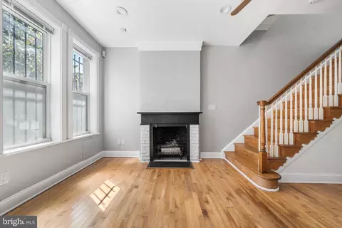 Living - 919 5th St SE, Washington, DC 20003 photo 1 of 3