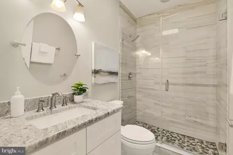 Bath - 1317 Emerald St NE, Washington, DC 20002 photo 2 of 4