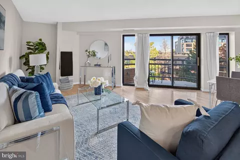 2111 NW Wisconsin Ave NW #301, Washington, DC 20007