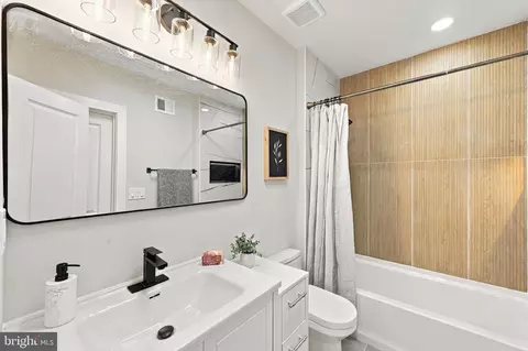 Bath - 331 34th Pl NE, Washington, DC 20019 photo 1 of 3
