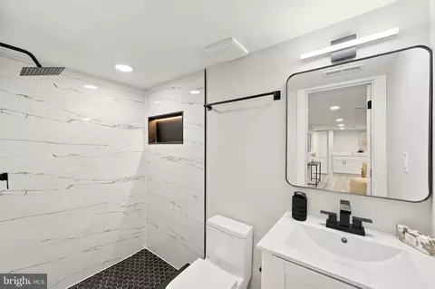 Bath - 331 34th Pl NE, Washington, DC 20019 photo 2 of 3