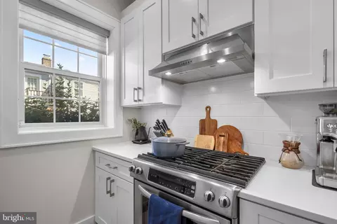 Kitchen - 16 17th St NE #112, Washington, DC 20002 photo 3 of 3