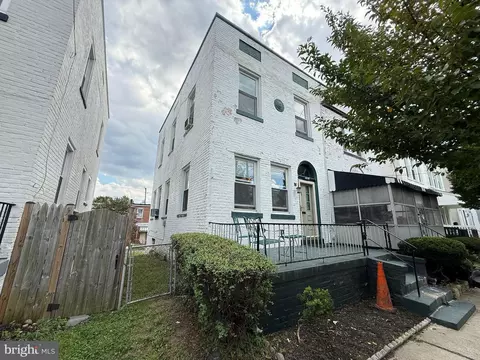 514 Roxboro Pl NW, Washington, DC 20011