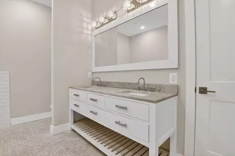 Bath - 217 20th St NE #2, Washington, DC 20002 photo 3 of 4