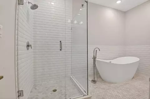 Bath - 217 20th St NE #2, Washington, DC 20002 photo 1 of 4