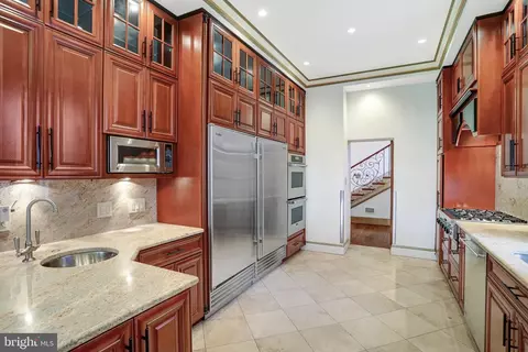 Kitchen - 2303 Bancroft Pl NW, Washington, DC 20008 photo 3 of 5