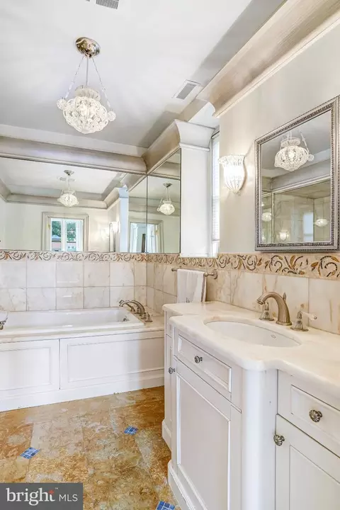 Bath - 2303 Bancroft Pl NW, Washington, DC 20008 photo 4 of 9