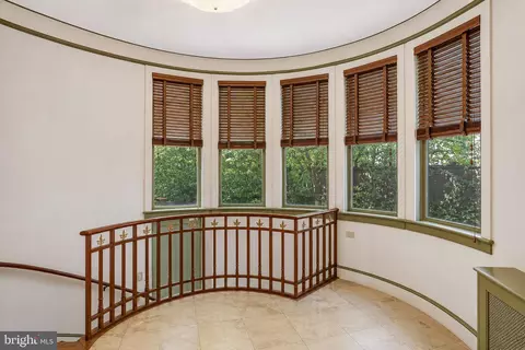 Entry Way - 2303 Bancroft Pl NW, Washington, DC 20008 photo 7 of 11