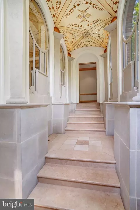 Entry Way - 2303 Bancroft Pl NW, Washington, DC 20008 photo 2 of 11