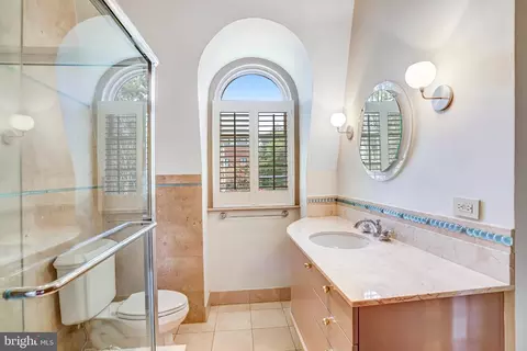 Bath - 2303 Bancroft Pl NW, Washington, DC 20008 photo 7 of 9