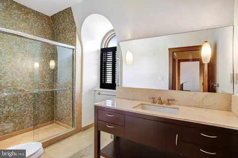 Bath - 2303 Bancroft Pl NW, Washington, DC 20008 photo 5 of 9