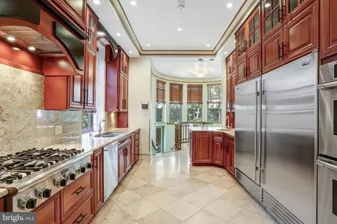 Kitchen - 2303 Bancroft Pl NW, Washington, DC 20008 photo 4 of 5