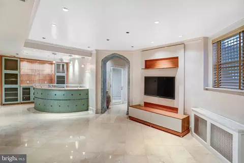 Living - 2303 Bancroft Pl NW, Washington, DC 20008 photo 12 of 12