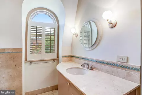Bath - 2303 Bancroft Pl NW, Washington, DC 20008 photo 6 of 9