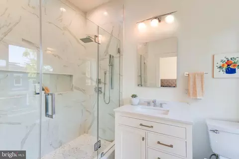 Bath - 1434 Ames Pl NE, Washington, DC 20002 photo 1 of 2