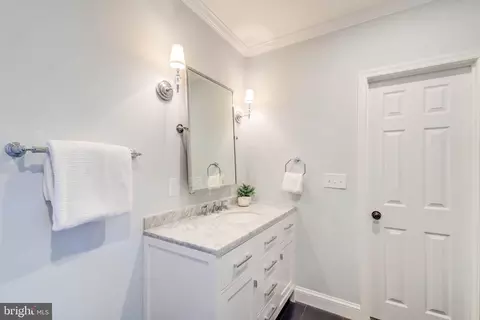 Bath - 607 L St NE, Washington, DC 20002 photo 2 of 4