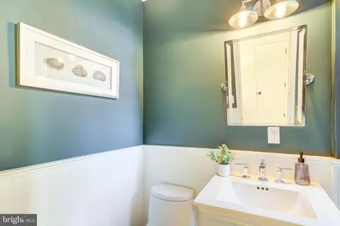 Bath - 607 L St NE, Washington, DC 20002 photo 1 of 4