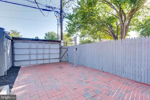 Exterior - 607 L St NE, Washington, DC 20002 photo 3 of 3