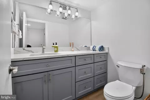 Bath - 1015 33rd St NW #705, Washington, DC 20007 photo 1 of 5