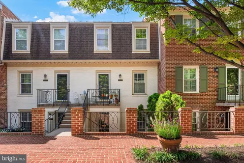 3291 Sutton Pl NW #D, Washington, DC 20016